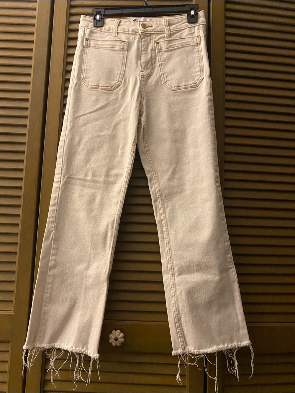 Zara Off-White Straight-Leg Jeans with Frayed Hem